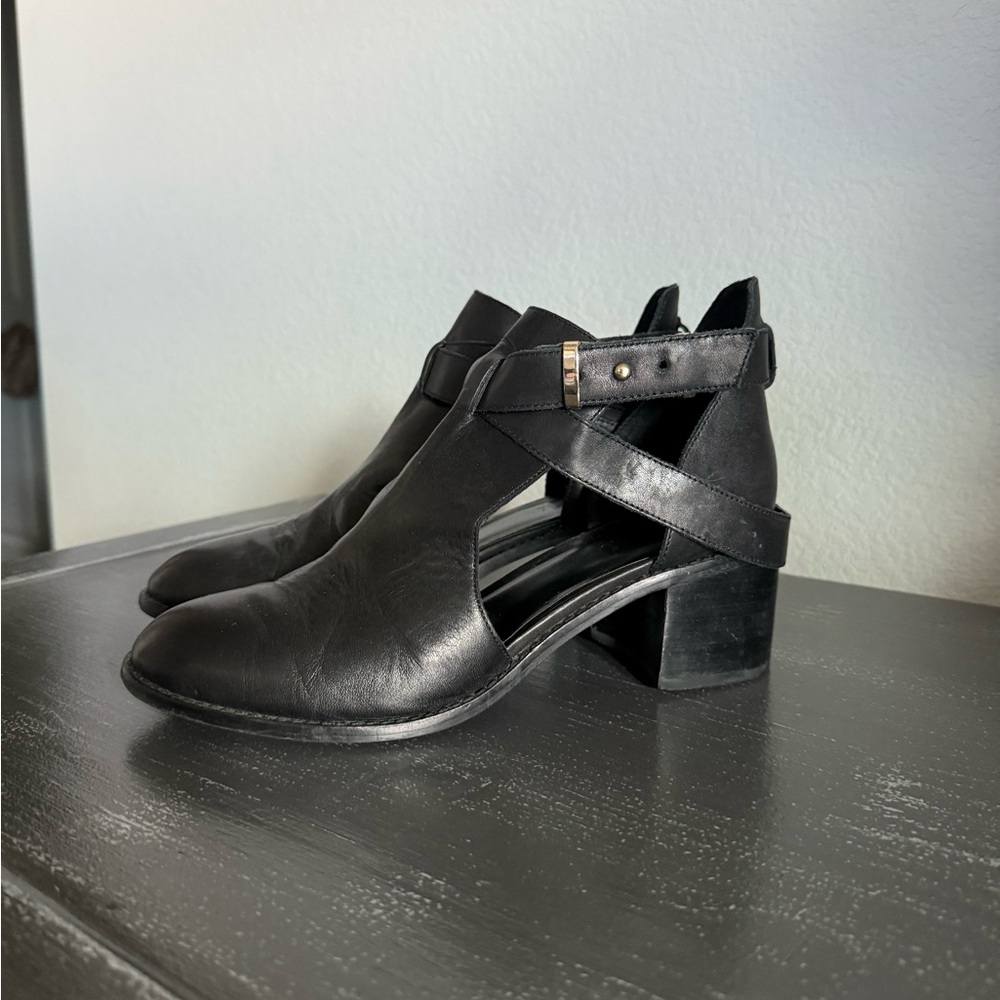 Chic Black Cutout Heeled Boots